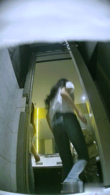 美女如雲夜場女公廁後位真實偷拍絡繹不絕小姐姐方便，同步露臉⑵ 592.6MB 预览图 10