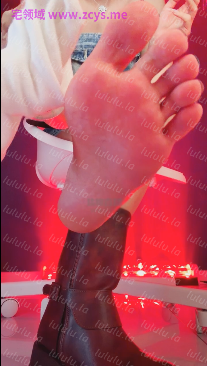 玩物直播维妮-260704 女爹香水玩弄短小废物+羞辱循环【2V】【842MB百度云】 预览图 2