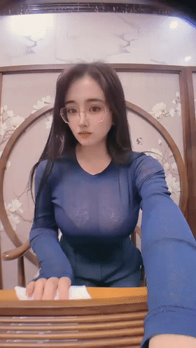 巨乳少婦【橙子是一個小朋友】G罩杯大奶天花闆，黑絲漁網絲襪誘惑，大黑屌自慰14V 389.2MB
