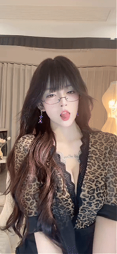 快手超甜 带小灵摘星辰 小灵子 原版定制裸舞内衣福利合集 预览图 34