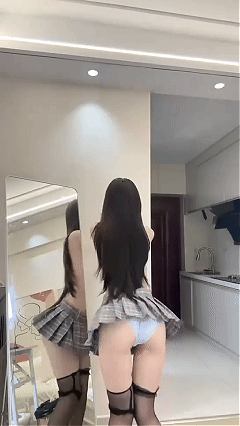 快手超甜 带小灵摘星辰 小灵子 原版定制裸舞内衣福利合集 预览图 24