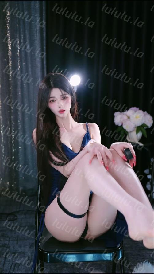 【来秀】 甜妹er 裙子真不错 尺度跟定制似的 大胆漏内裤3v#13 预览图 3