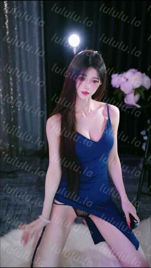 【来秀】 甜妹er 裙子真不错 尺度跟定制似的 大胆漏内裤3v#13 预览图 9