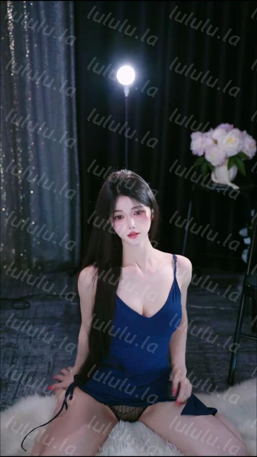 【来秀】 甜妹er 裙子真不错 尺度跟定制似的 大胆漏内裤3v#13 预览图 8