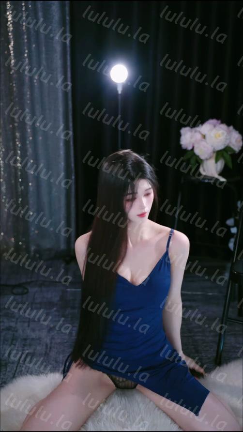 【来秀】 甜妹er 裙子真不错 尺度跟定制似的 大胆漏内裤3v#13 预览图 2
