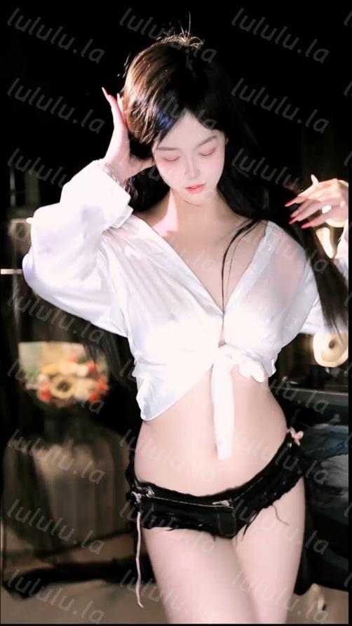 【来秀】A小虎牙 牛逼了 白色衬衫先凸奶头后直接漏奶头5v#1 预览图 4