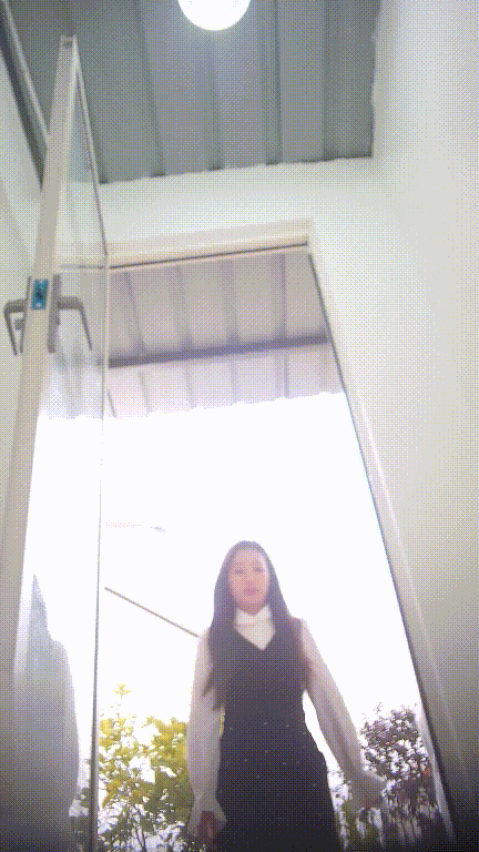 街邊女公廁真實偷拍多位女性大小便，特寫後位雙洞同步露臉，鮑魚菊花近在咫尺，視覺盛宴 1.52GB 预览图 7
