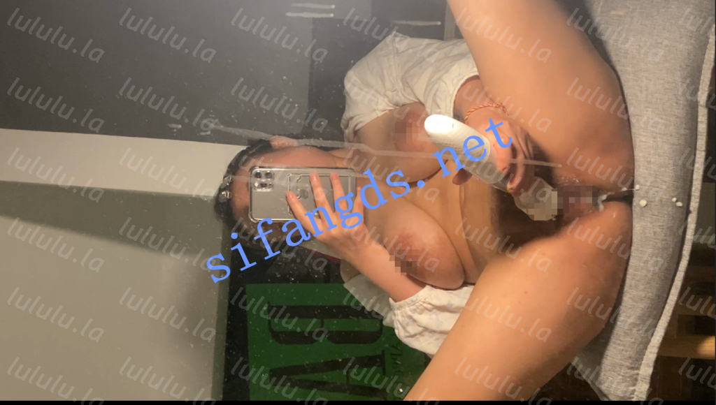 【推特万粉巨乳】米米酱 露脸肛塞乳夹道具炮机白浆福利 预览图 15