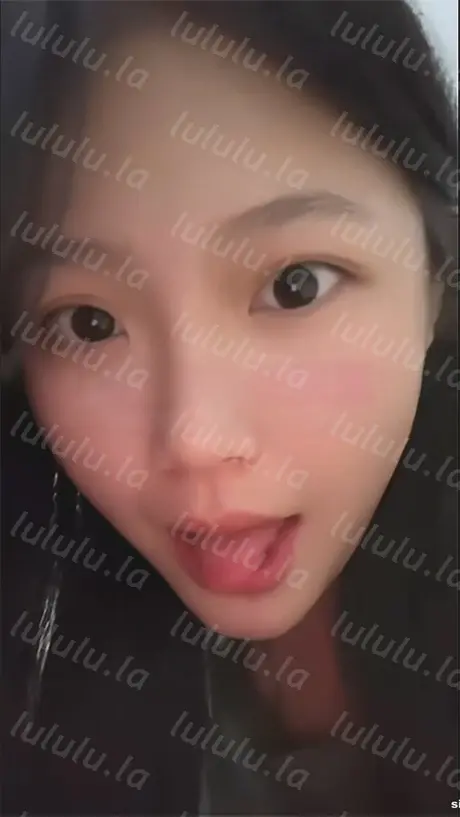 ❣️推荐❣️抖音颜值嫩妹【我不是倒霉蛋】清纯靓女,裸舞诱惑,道具自慰高潮,性格活泼的搞笑女,年轻就是好7V 预览图 3