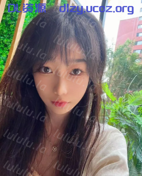 全裸戴項圈被掐着下巴強制深喉，含到底邊舔邊喘，真實對白“明天又是新的一天”直接拉滿反差。後入時雙手死死抓着臀肉狂操多毛穴【25V+19P_1.1G】