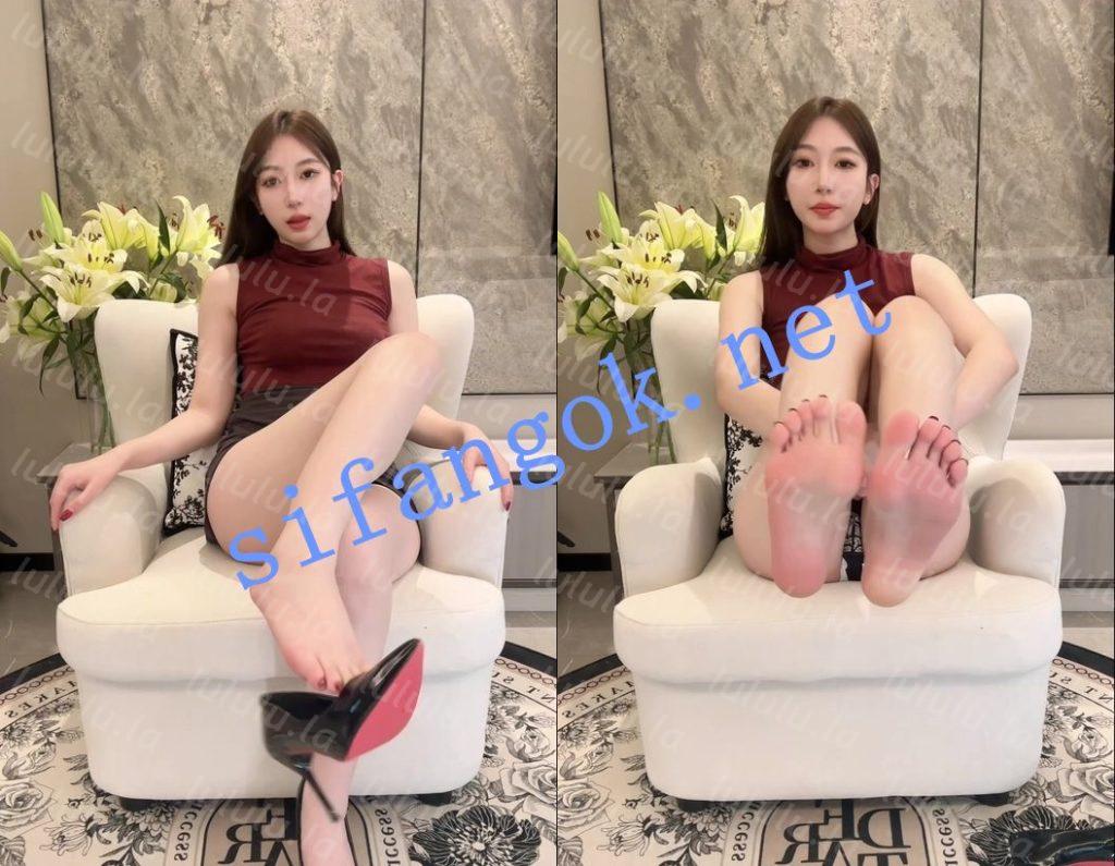 来乐极品美腿主播-暖暖(冰冰)高价定制情趣制服剧情及自慰 预览图 4