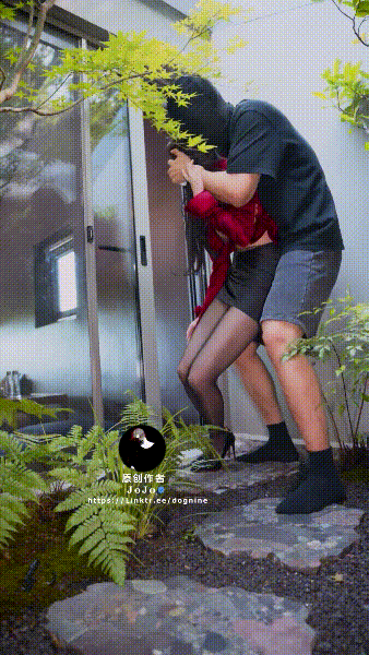 【Joioio 犬九】7.29号 黑絲大長腿網紅被榜一大哥迷暈 帶回小房間各種姿勢爆操 1.1GB 预览图 4