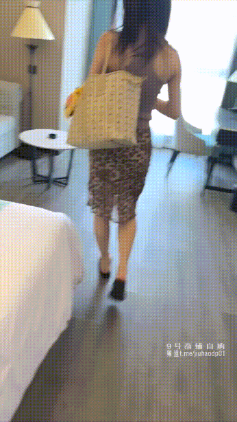 頂美高冷禦姐女神趁中午休息酒店偷情，高冷的外表下藏着一顆騷動的心，攻速拉滿讓小騷貨體驗極緻的快樂(4V) 302.4MB 预览图 1
