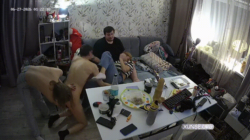這他媽是什麽神仙聚會 喝點酒就可以這麽玩是吧 兩對四人毫不避諱 雖然沒真幹上 但這劇情看着是真刺激啊 992.4MB 预览图 4
