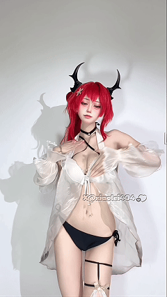 推特超高颜值顶级COSer希尔薇8月VIP裸舞-2 史尔特尔 42姐泳装 预览图 14
