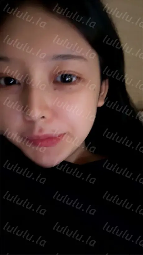 ❣️推荐❣️颜值嫩妹【茄子】奶圆逼粉,精品无毛一线天,粉奶粉穴,一条小肉缝,玩王者厉害带上分可以免费操8V 预览图 2