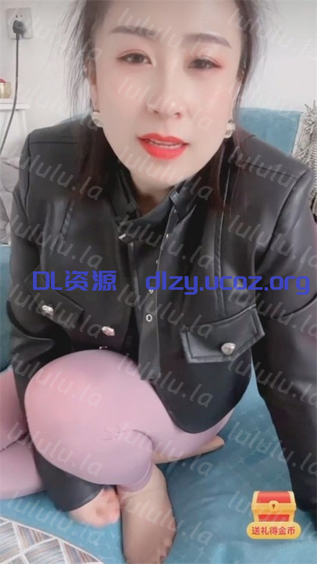 快手極品熟女【記錄生活】好身材大長腿,足交聖體,大尺度掰逼誘惑,喜歡對着媽媽逼打飛機的狂喜24V 1.34GB
