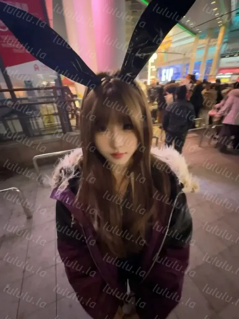 兔耳低胸装的小母狗 情侣自拍原档泄密无水印视频 预览图 3