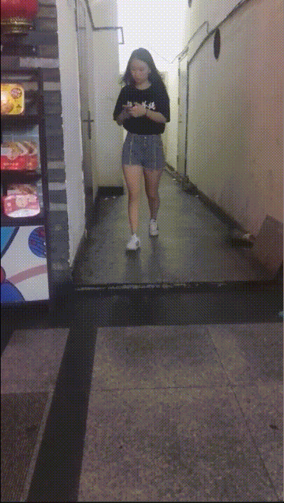 大神潛入美食城女廁❤️偷拍女食客尿尿有幾個不錯的顔值美女無水印版 655.5MB 预览图 7
