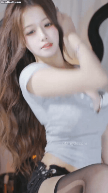 【漂漂 安安】性感女神 深V巨乳 抖奶 牛仔热裤 露内裤 预览图 2