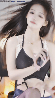 【漂漂 安安】性感女神 深V巨乳 抖奶 牛仔热裤 露内裤 预览图 9