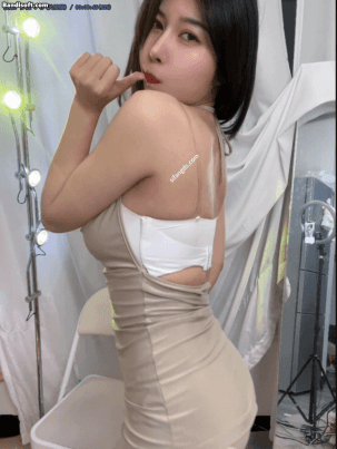 【CC 多多也结衣】巨乳女神 性感蕾丝骚内裤 极限尺度骚舞 预览图 12