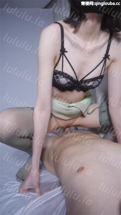 小桃-浅绿色丝袜长腿女神 翘着屁股被大鸡巴疯狂后入 [1v/2.48G] 预览图 9