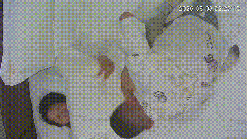 春宵閣 8-3 男人強行脫掉小少婦的褲子 嘴巴就朝逼舔了過去 少婦的表情從拒絕到享受 最後被男人操了兩炮 976.3MB