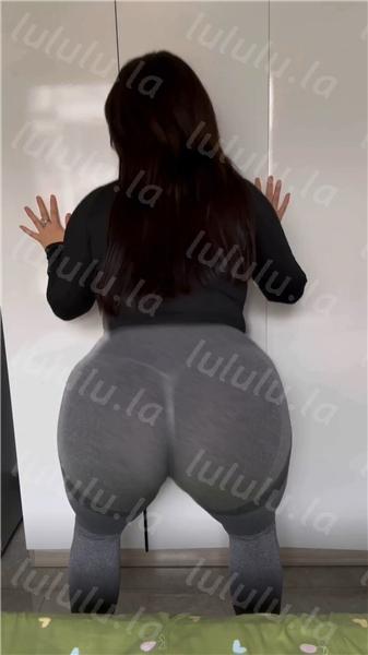 【不要在线解压】【抖音巨乳】 牛奶秋刀姨 肥臀内衣圈子福利 实力诱惑！ 预览图 2