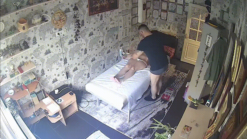 阿三按摩師 裝模作樣的給客人按兩下 就挑逗調情 直接把客人給操了 後面應該是之前的客戶 直接過來送逼 1.3GB 预览图 1
