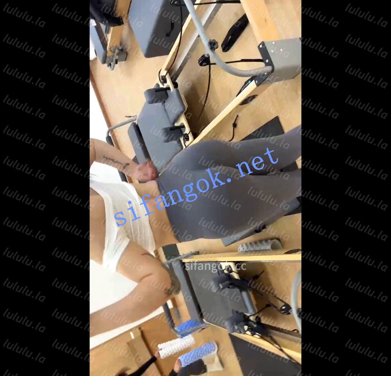 【不要在线解压】抖音百万健身网红张玲玲呀0绝世大奶肥臀全露骚逼全网首发 预览图 14