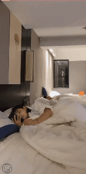 【不要在线解压】【快手抖音颜值精选25.6月合集】各路网红美女闪现露点走光 预览图 17