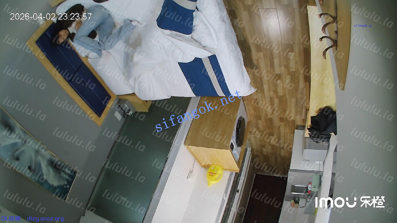 酒店偷拍❤牛仔褲女孩和男友入住酒店操穴 559.9MB 预览图 1