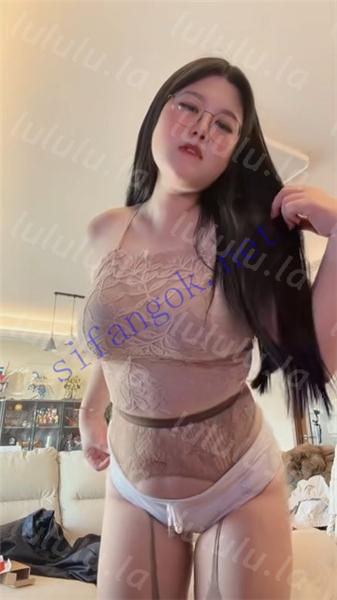 【不要在线解压】抖音主播 菠萝噗噗 大奶眼镜妹骚舞露出 疯狂啪啪起飞福利 预览图 23