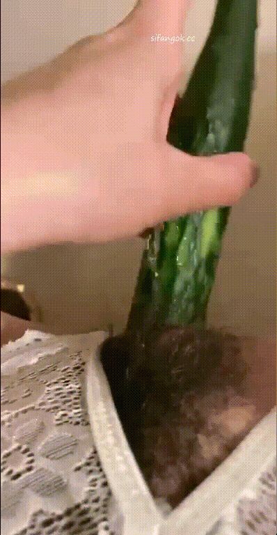 快手洩密！高顔值禦姐【葉子姐姐】極騷露臉福利，裸舞自慰，各種場地戶外啪啪(30V) 2.95GB 预览图 7