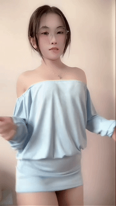【不要在线解压】快手反差主播 溪溪 动感透视骚舞 骚毛顶B出水了 电臀加特林 预览图 20
