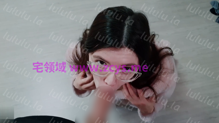 漂亮眼镜学妹_身材苗条饱满小娇乳_在家和男友激情啪啪被大肉棒无套输出_差点内射拔吊精液射满屁屁1v765m 预览图 2