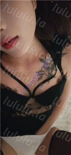 【不要在线解压】【快手福利】纹身精神小妹【泥泥】内衣骚舞自扣小骚B爽翻 预览图 10