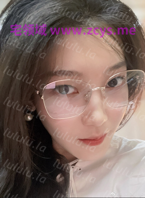 尤物级眼镜小姐姐，温婉气质却充满骚骚的感觉，看了就想狠狠插她，被草的啊啊叫2p1v503m