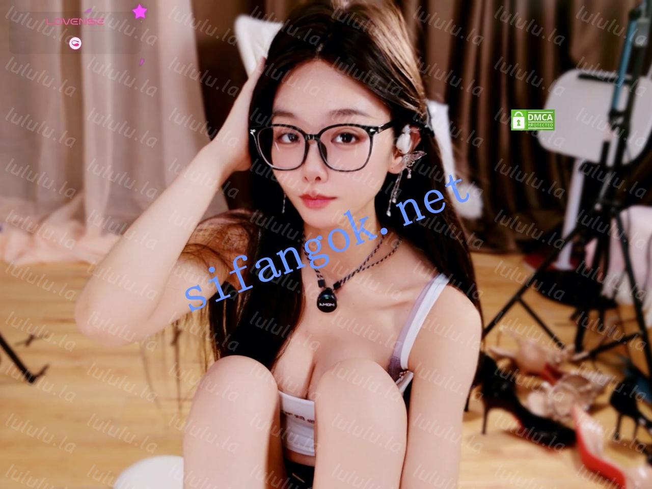 ♆ stripchat【Chenchen_666】反差女神! 裸舞 道具 大潮喷! 预览图 7