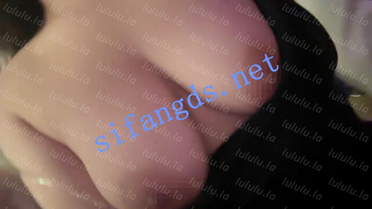 【不要在线解压】网红 大白兔 木瓜巨乳蜜桃臀 露点 勾引自拍 自慰 掰B特写 预览图 1