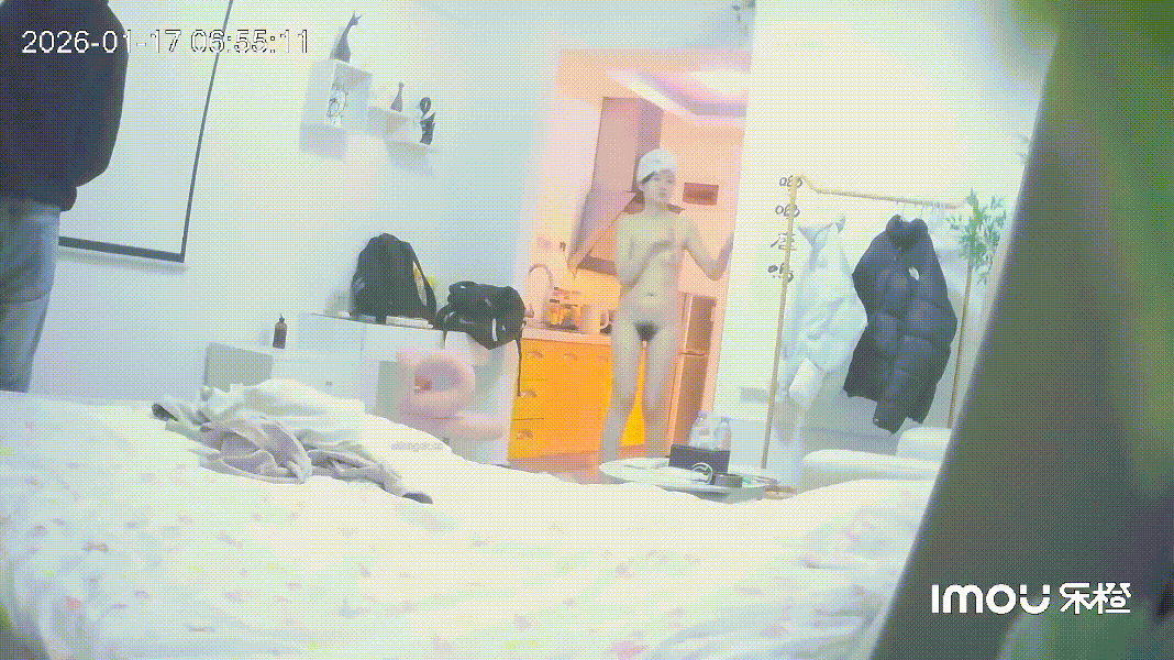 1-24流出樂橙酒店近視角偷拍❤️連續幾天入住大學生情侶爆炸頭小哥有空就幹無情打樁機操翻女神（12V) 13.41GB