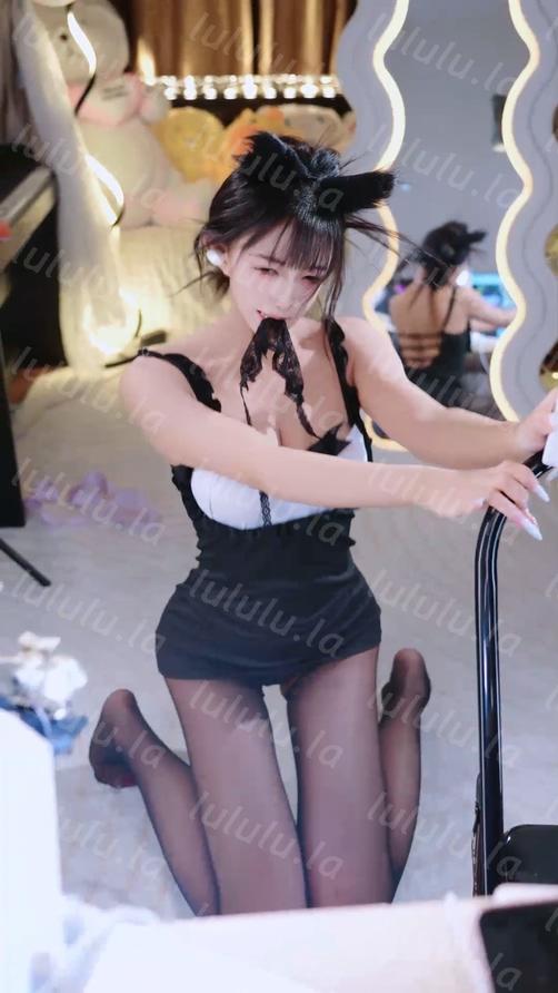 【不要在线解压】【来秀】福福/陈欣然 骚妹福福撅臀漏内内 深夜测试尺度46v#1 预览图 12
