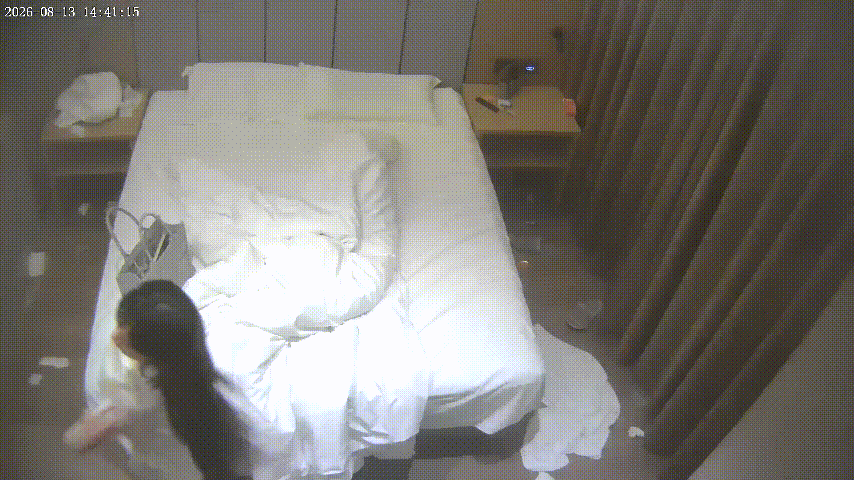 上帝視角 8-13 美女還會跳點瘋批舞 眼看要被操了 動作也是幹脆 床上床下換着地方操 還戴上兔耳朵增加情趣 1.01GB 预览图 1