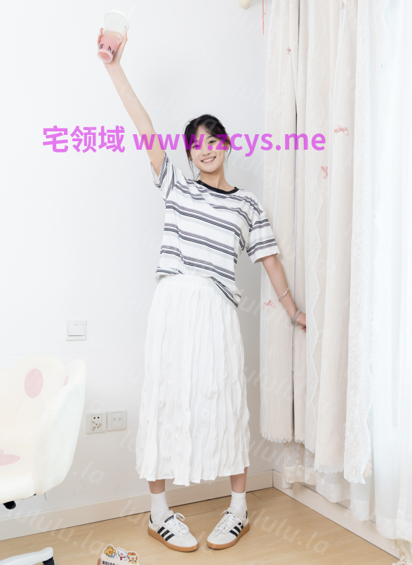 物恋传媒 NO.2754 山奈 运动鞋白棉袜 肉丝裸足 【210P1V6.06G】 预览图 3