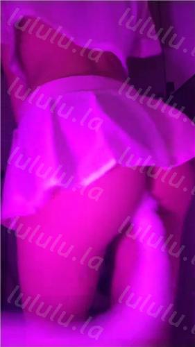【不要在线解压】快手14W粉甜妹主播 肥小呆 动感电臀顶胯骚舞 美B诱惑小福利 预览图 3