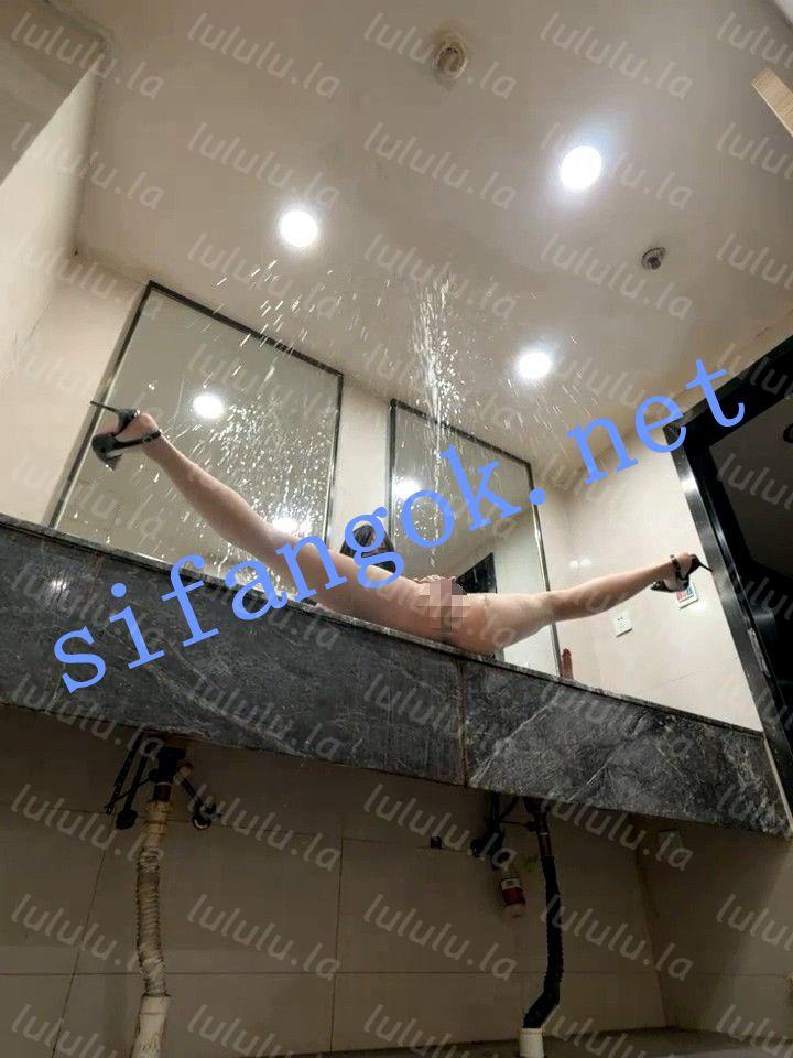ST开票 xiao-Lin-22 大长腿 男厕所露出 打开门插B 旁边有人 预览图 18