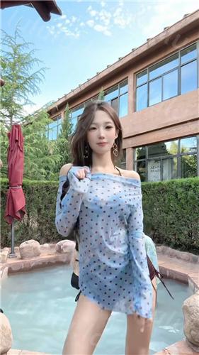 【不要在线解压】快手14W粉甜妹主播 肥小呆 动感电臀顶胯骚舞 美B诱惑小福利 预览图 4