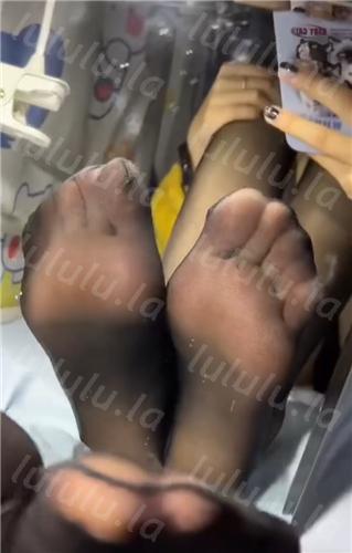 【不要在线解压】快手14W粉甜妹主播 肥小呆 动感电臀顶胯骚舞 美B诱惑小福利 预览图 20
