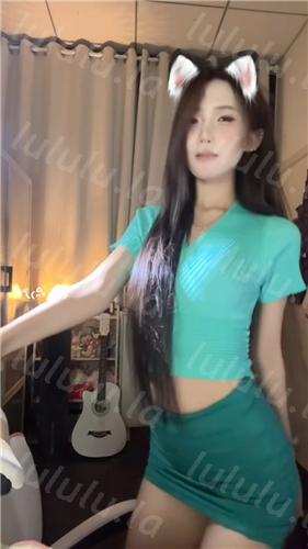 【不要在线解压】快手14W粉甜妹主播 肥小呆 动感电臀顶胯骚舞 美B诱惑小福利 预览图 12